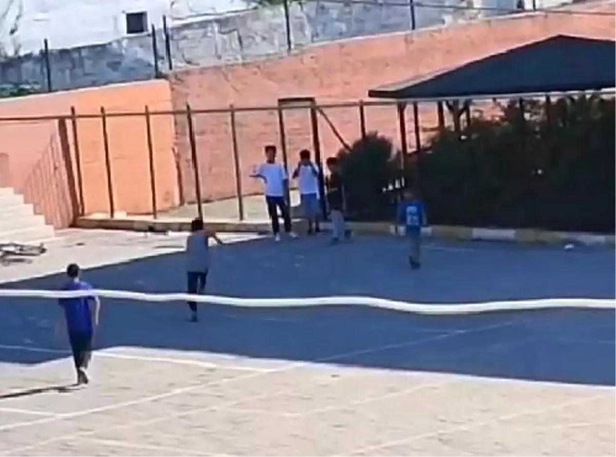 Karabük’te Ortaokul Öğrencisi Bıçakla Arkadaşlarını Tehdit Etti