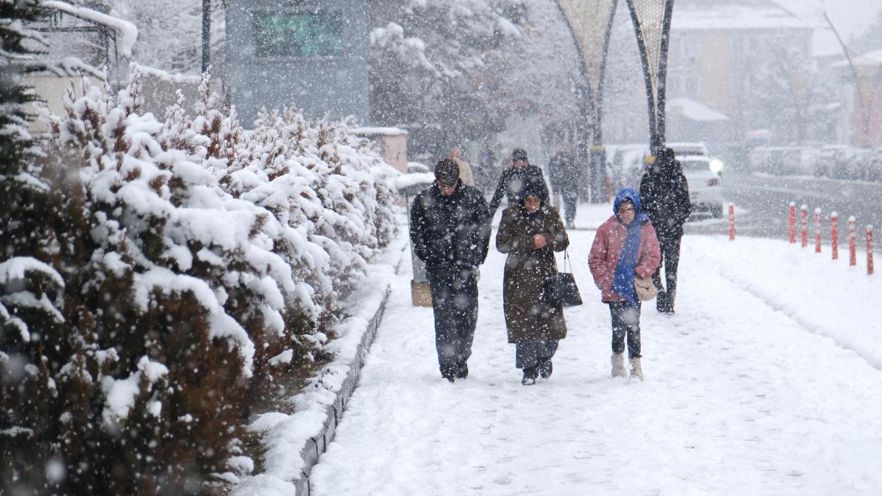 Doğu Karadeniz’in doğusu için kuvvetli kar yağışı uyarısı