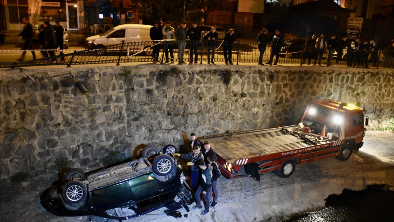 Ordu’da dere yatağına devrilen otomobildeki 2 kişi yaralandı