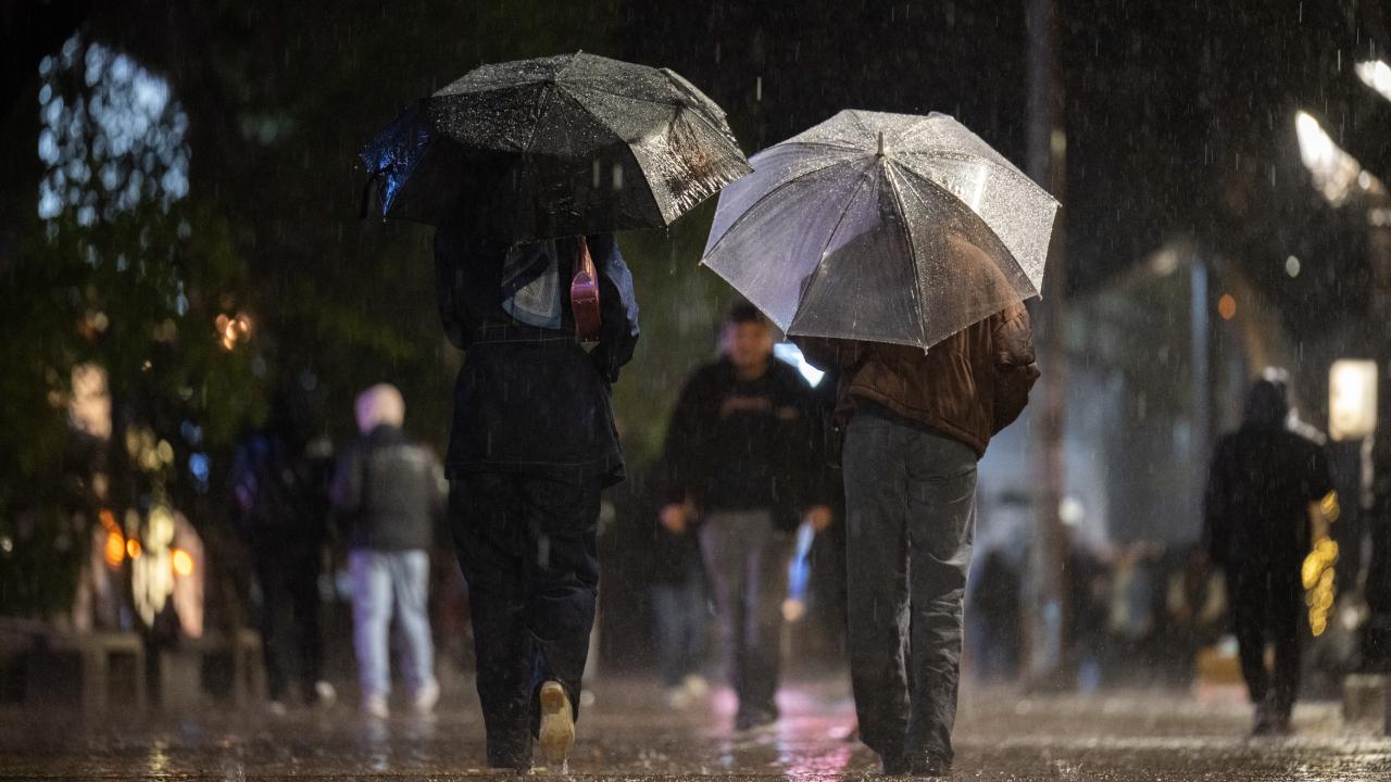 Yağışlı hava geliyor: Sıcaklıklar mevsim normallerinin altına düşecek